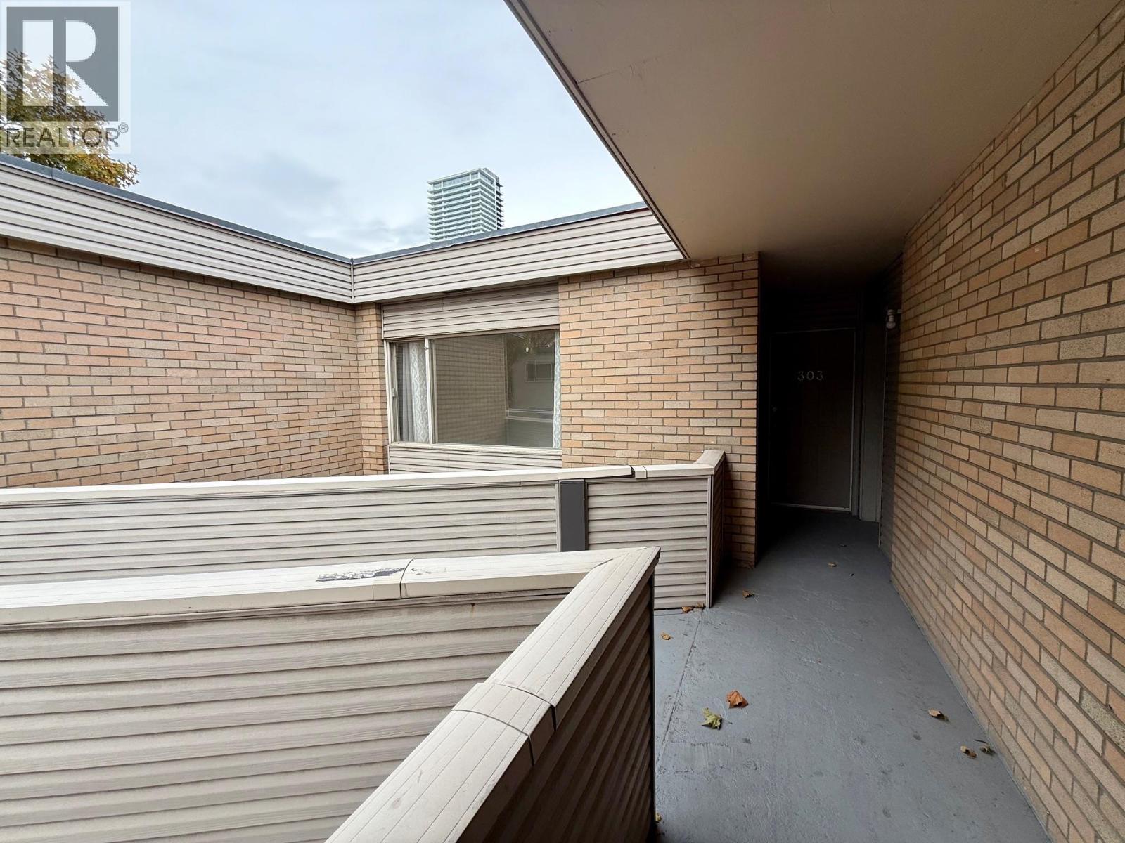 303 1761 Pandosy Street, Kelowna