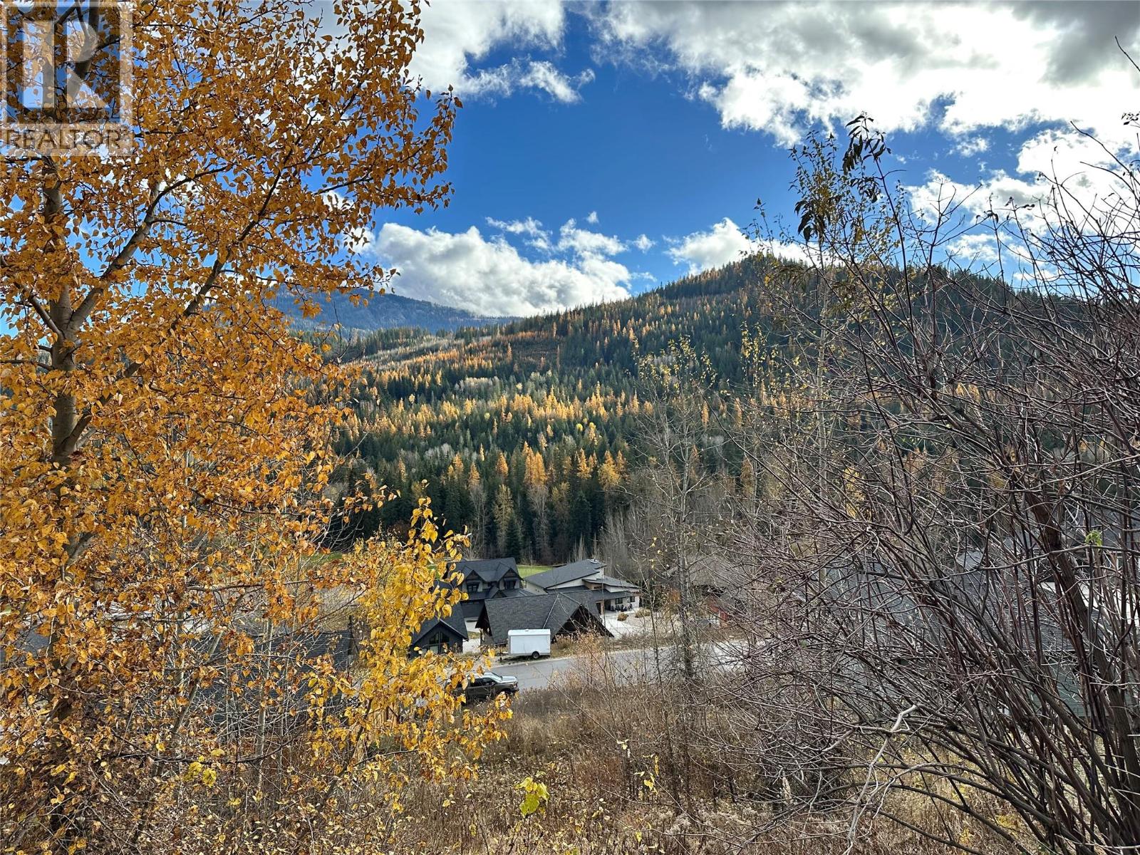 928 REDSTONE Drive, Rossland