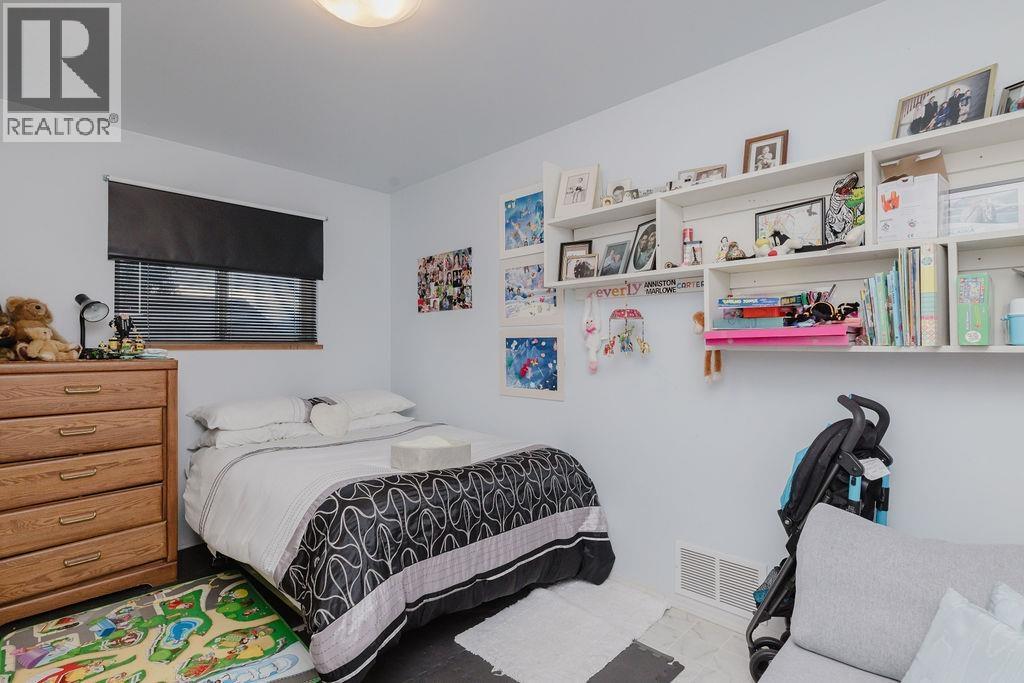 740 HILLCREST ROAD, Gibsons