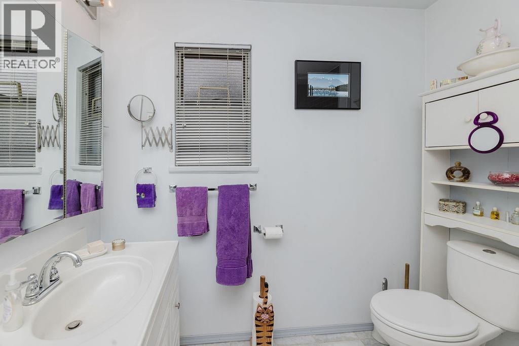 740 HILLCREST ROAD, Gibsons