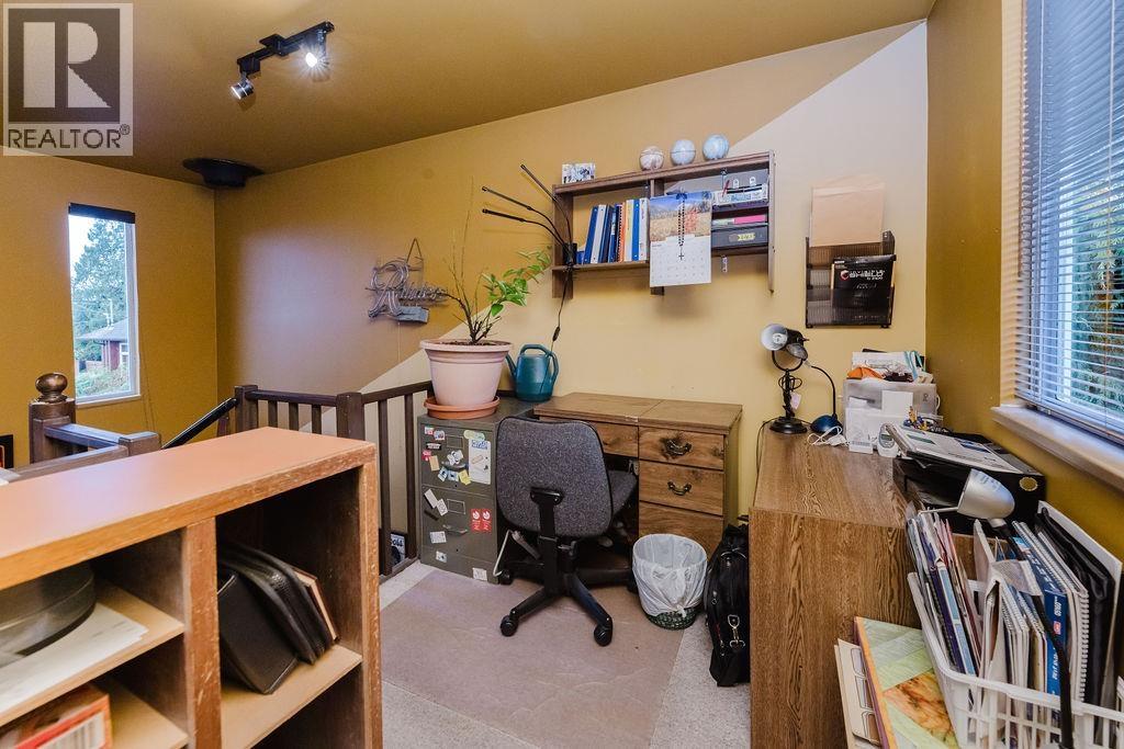 740 HILLCREST ROAD, Gibsons