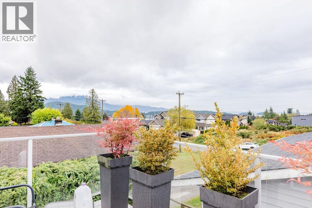 740 HILLCREST ROAD, Gibsons