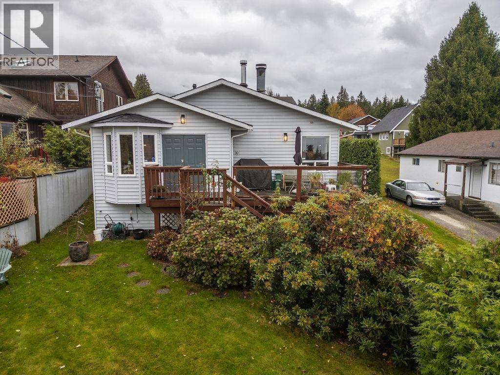 740 HILLCREST ROAD, Gibsons