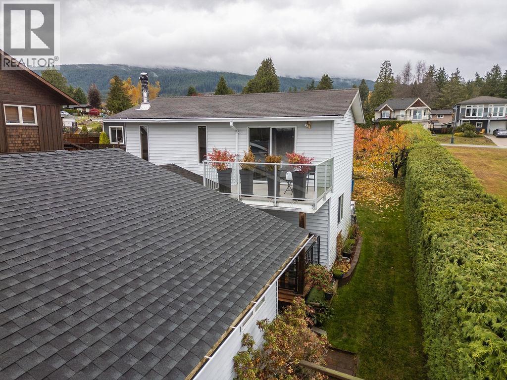 740 HILLCREST ROAD, Gibsons