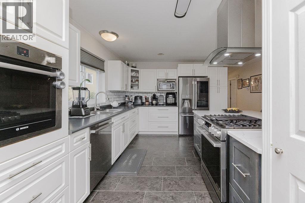 740 HILLCREST ROAD, Gibsons