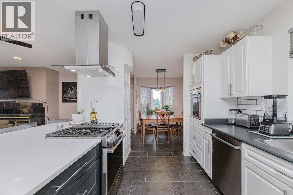 740 HILLCREST ROAD, Gibsons