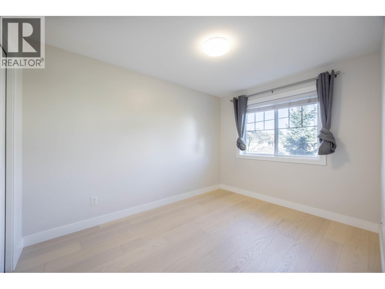 House in Richmond - Image 12