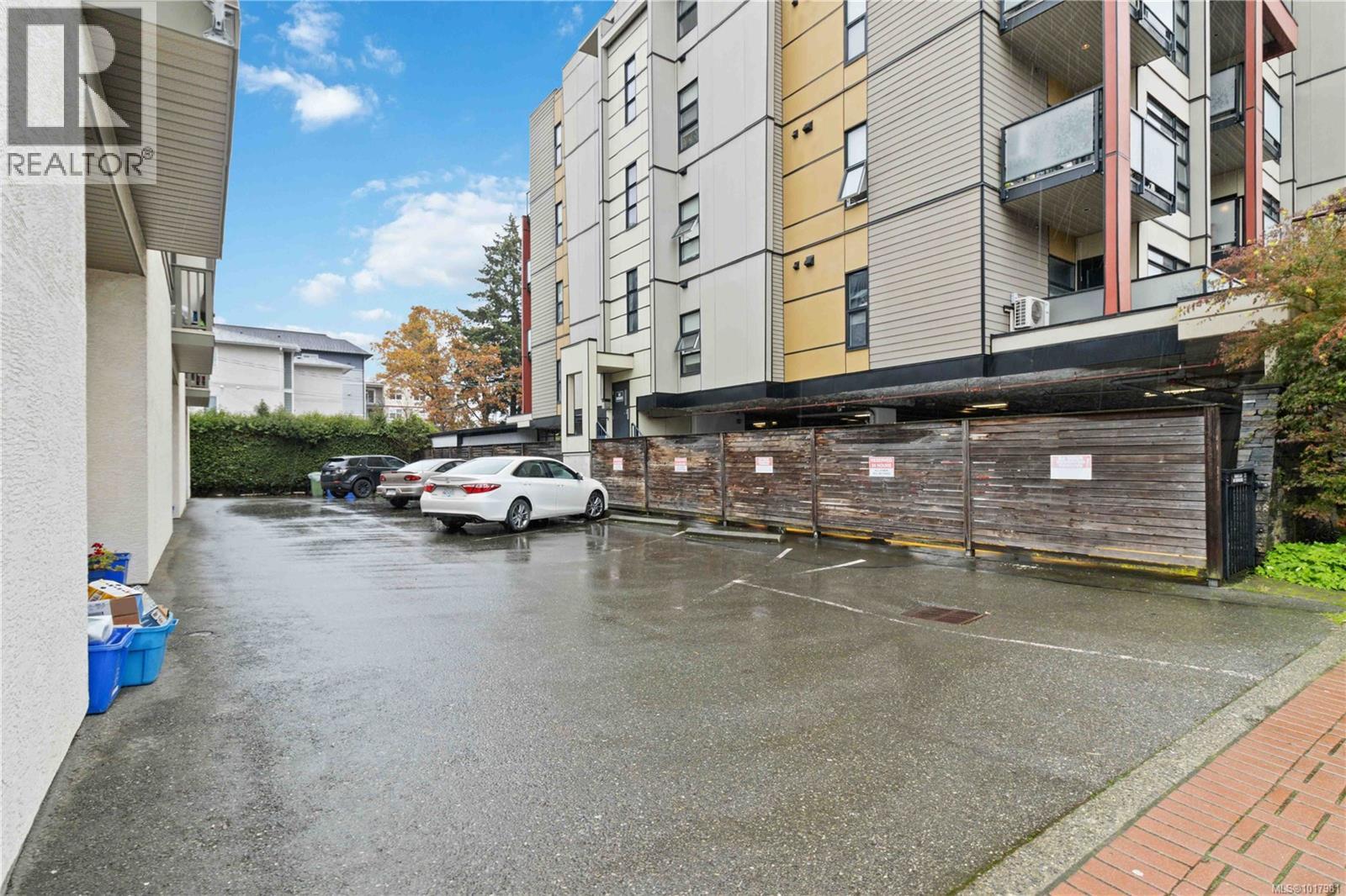 211 2849 Peatt Rd, Langford