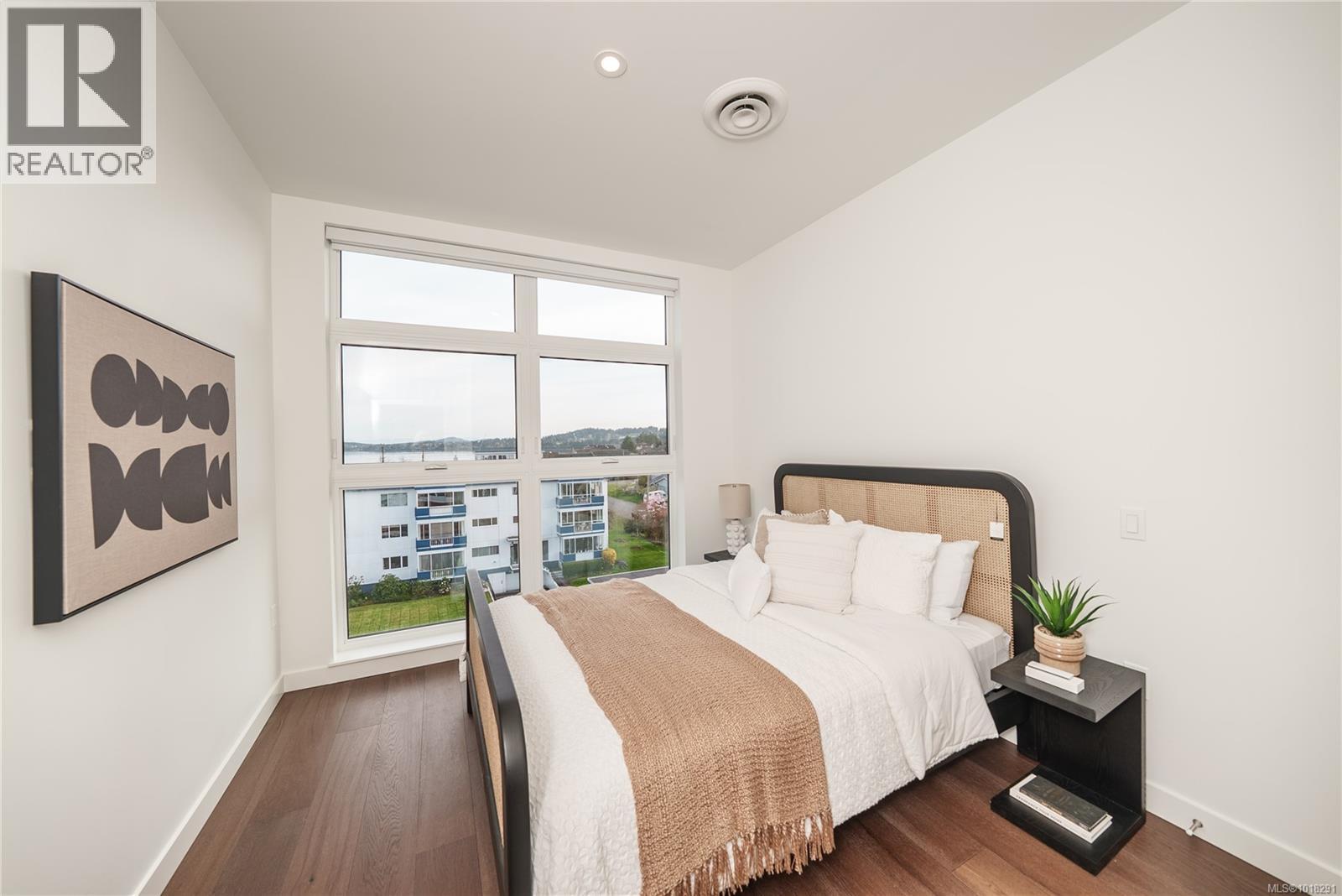 403 9570 Fifth Street, Sidney