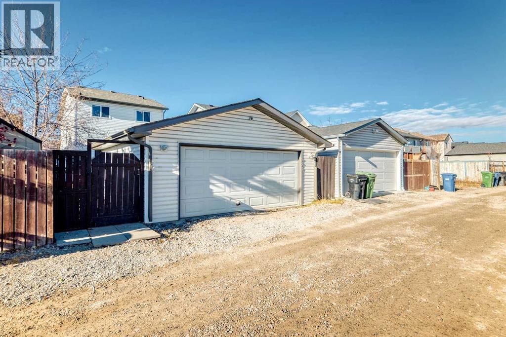 Single Family House for Sale in  Covehaven Road NE Coventry Hills Calgary 