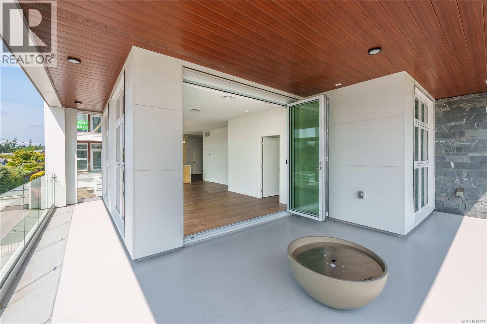 204 9570 Fifth Street, Sidney