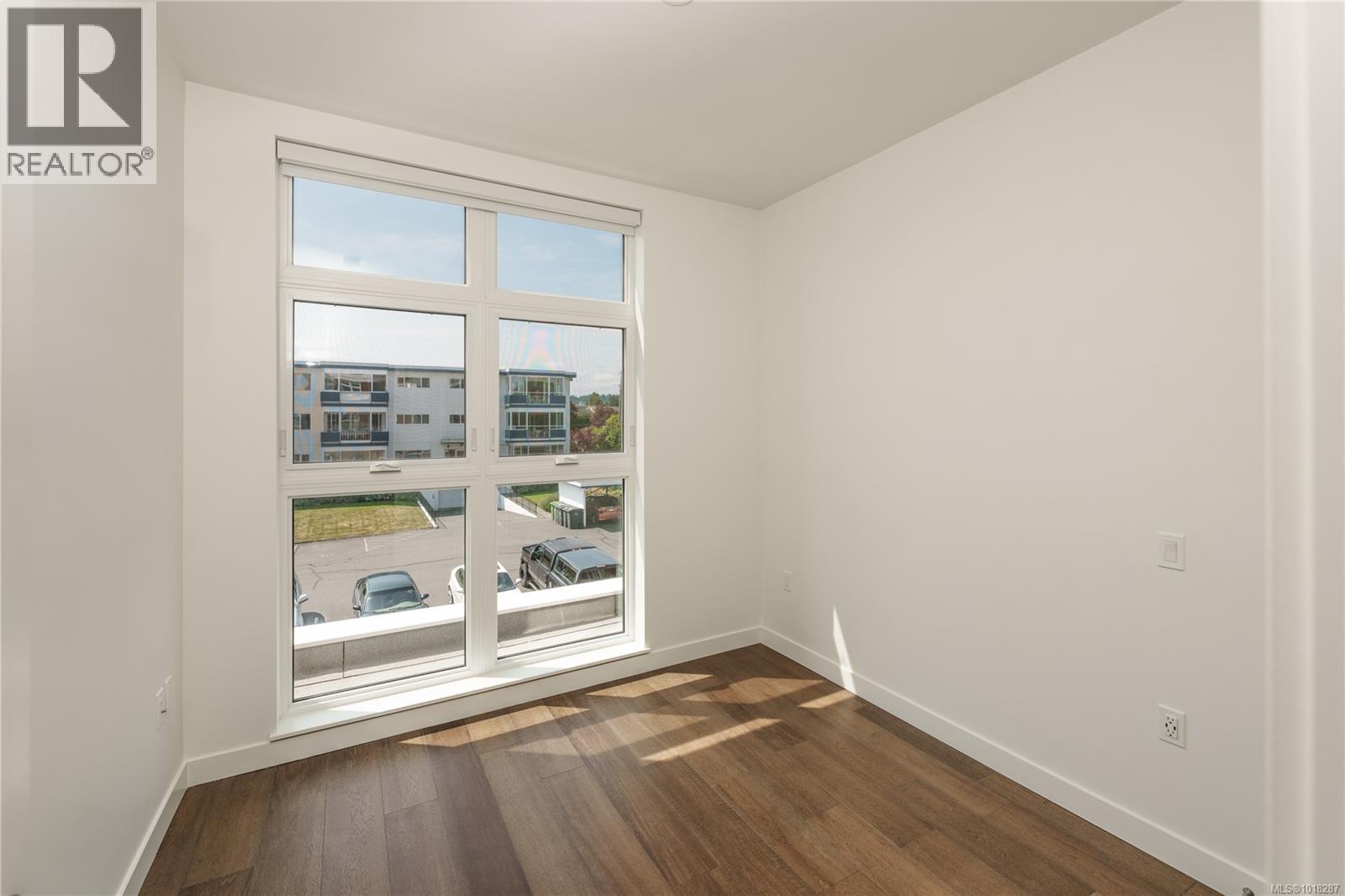 204 9570 Fifth Street, Sidney