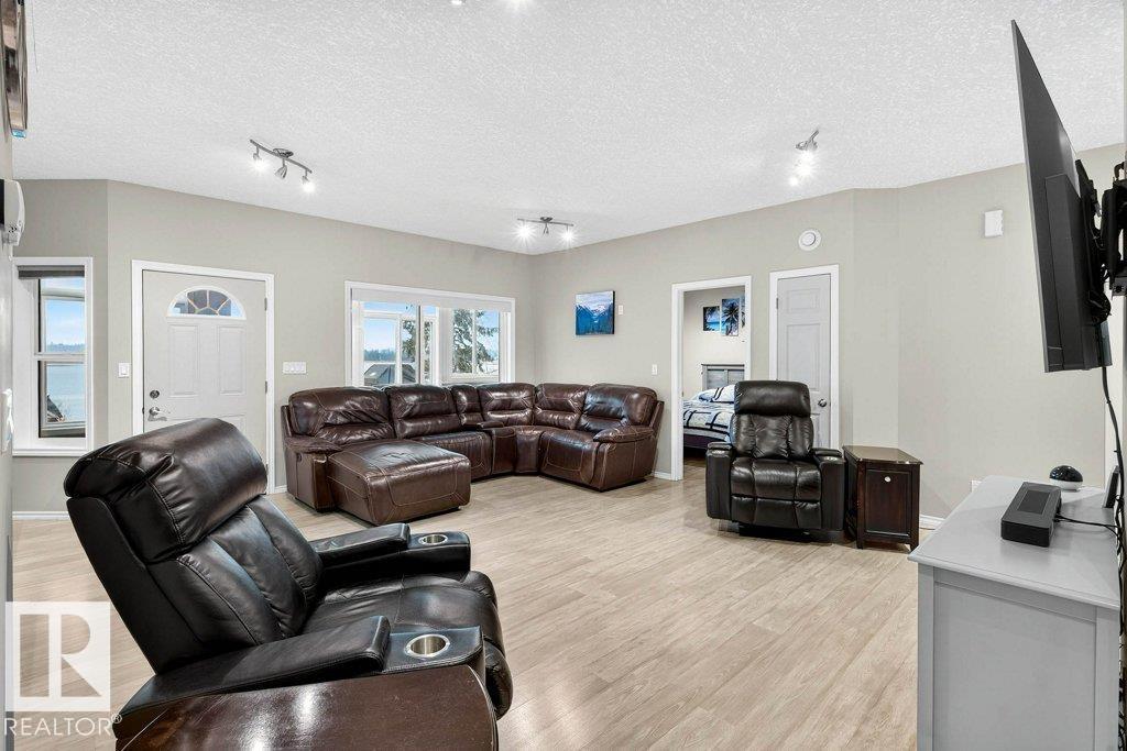 257 Lakeshore DR - 12