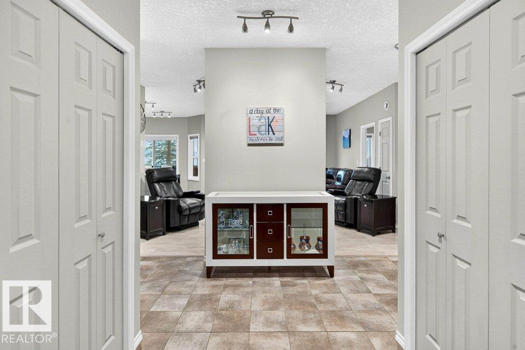 257 Lakeshore DR - 7
