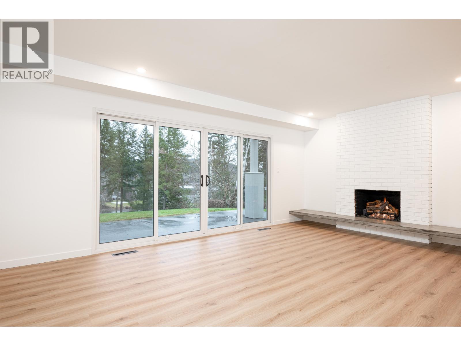 614 RADCLIFFE DRIVE - 25