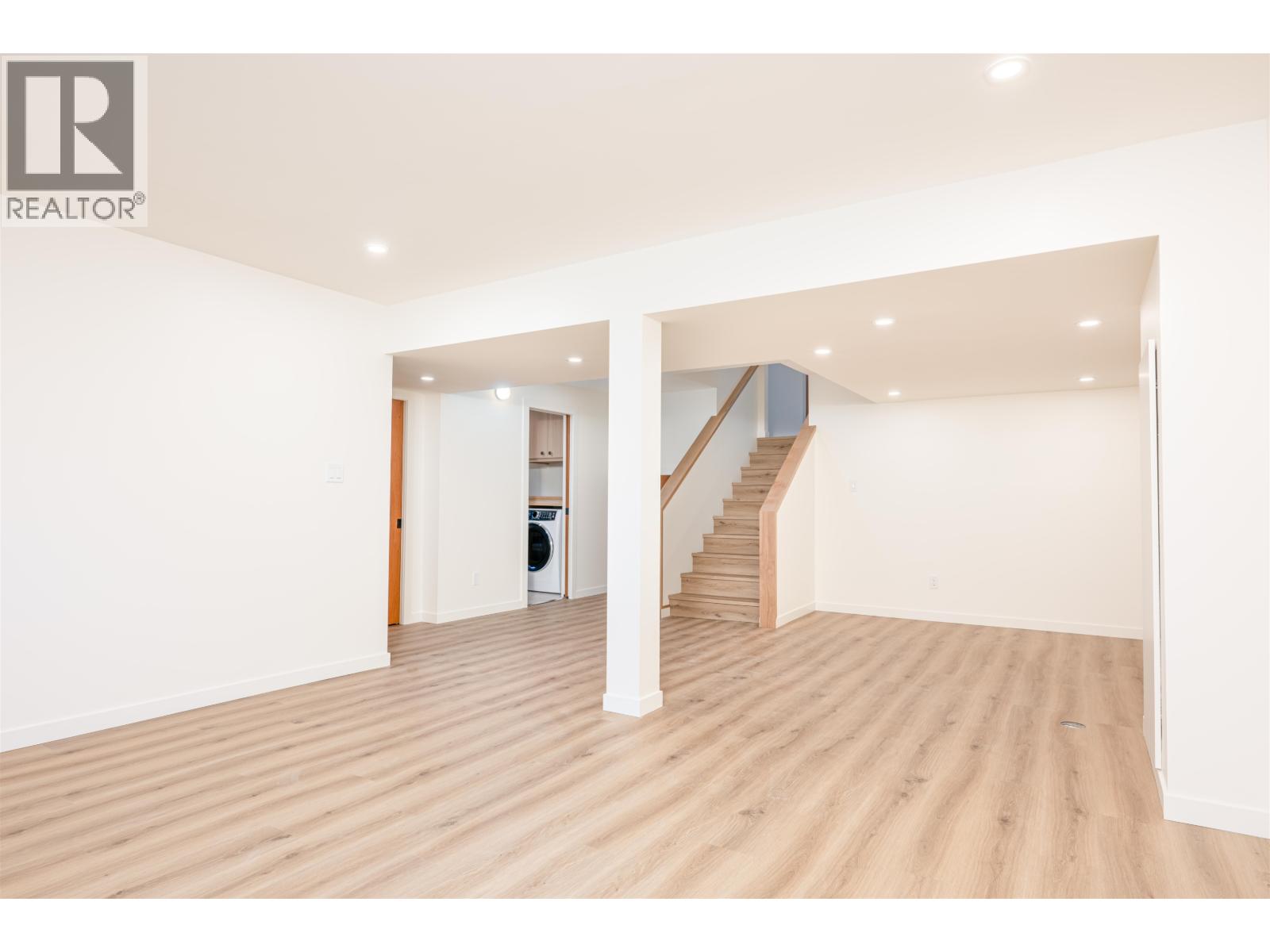 614 RADCLIFFE DRIVE - 31