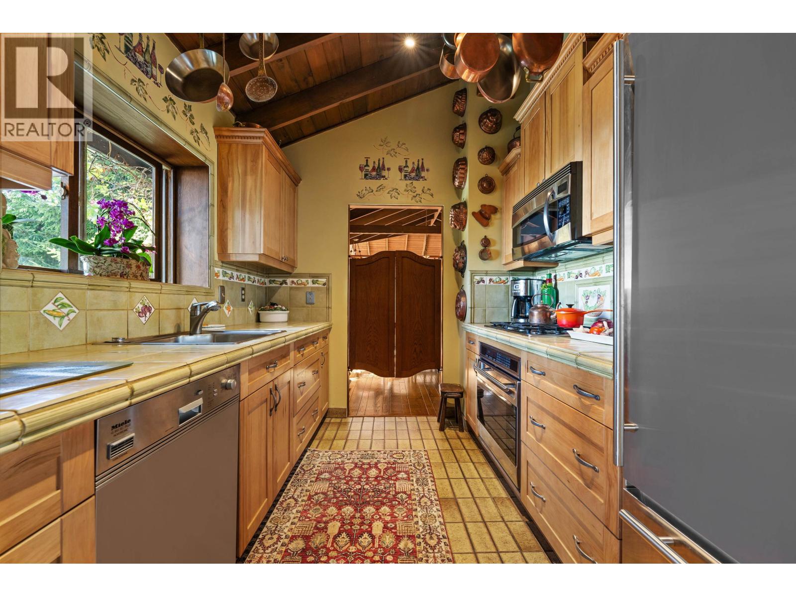 2235 CHAIRLIFT ROAD, West Vancouver