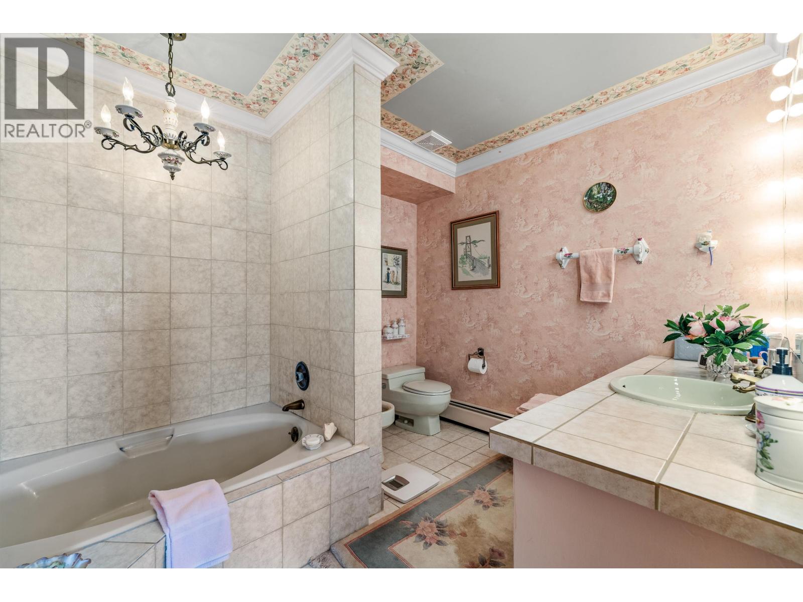 2235 CHAIRLIFT ROAD, West Vancouver