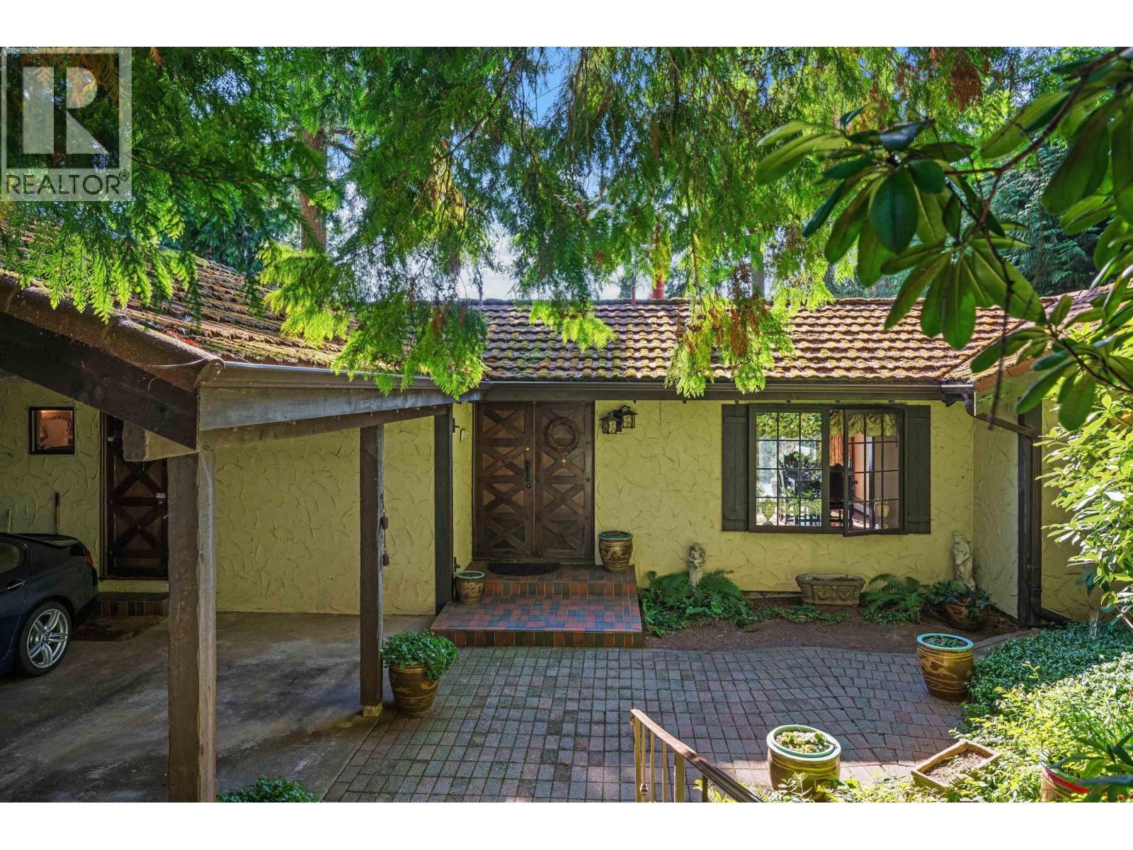 2235 CHAIRLIFT ROAD, West Vancouver