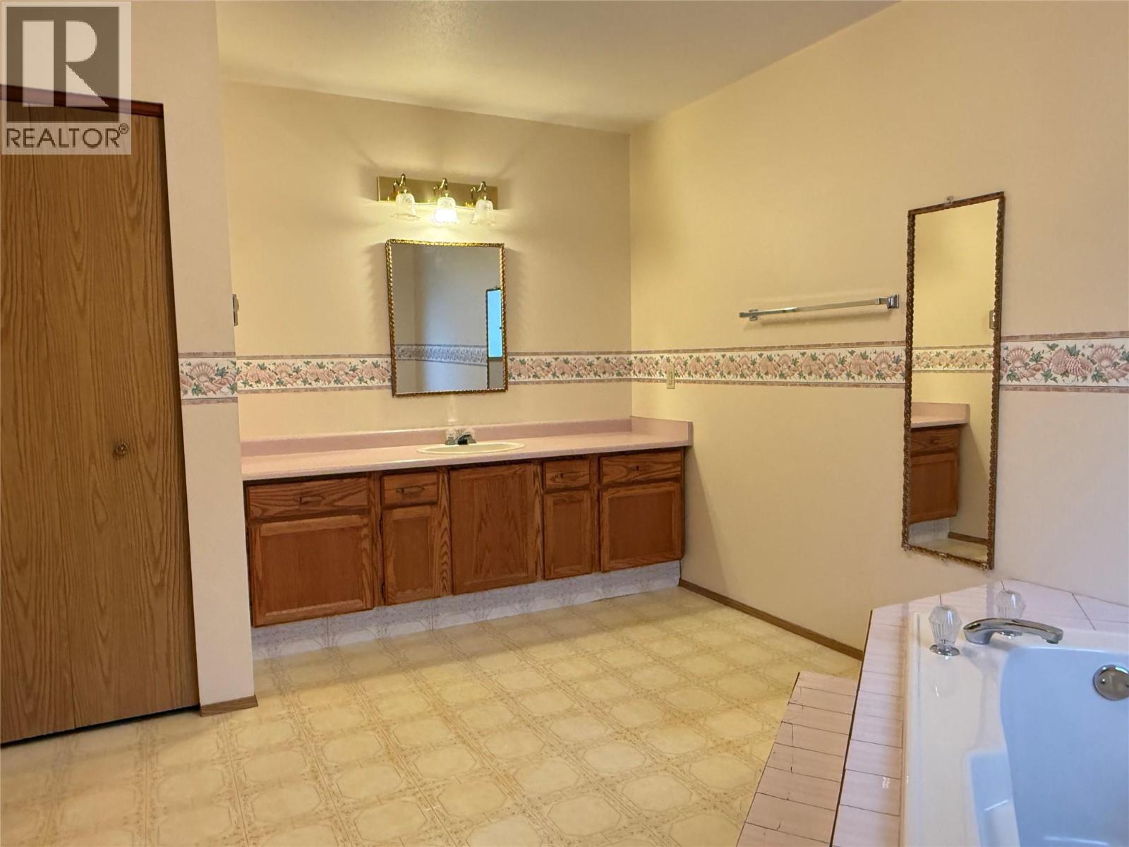 3170 Hall Frontage Road, Grand Forks