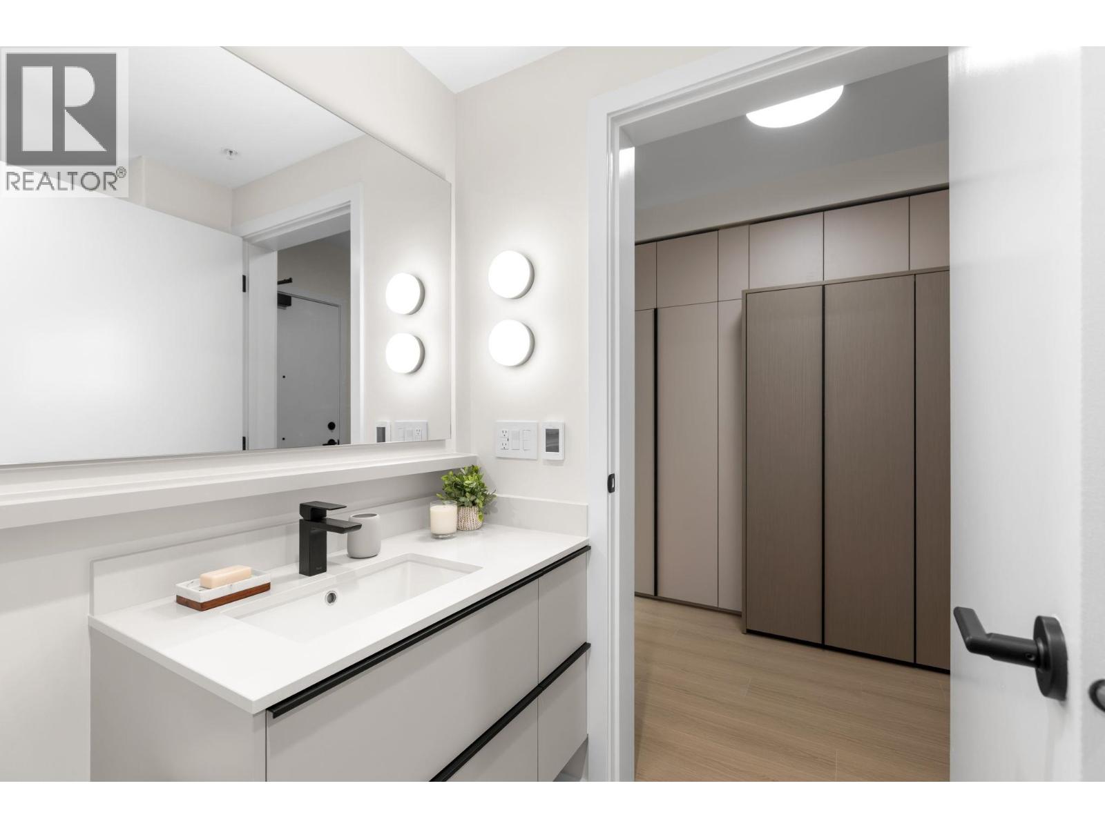 210 2015 ST. JOHNS STREET, Port Moody