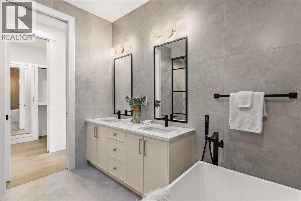 Single Family House for Sale in   Avenue SW Altadore Calgary 