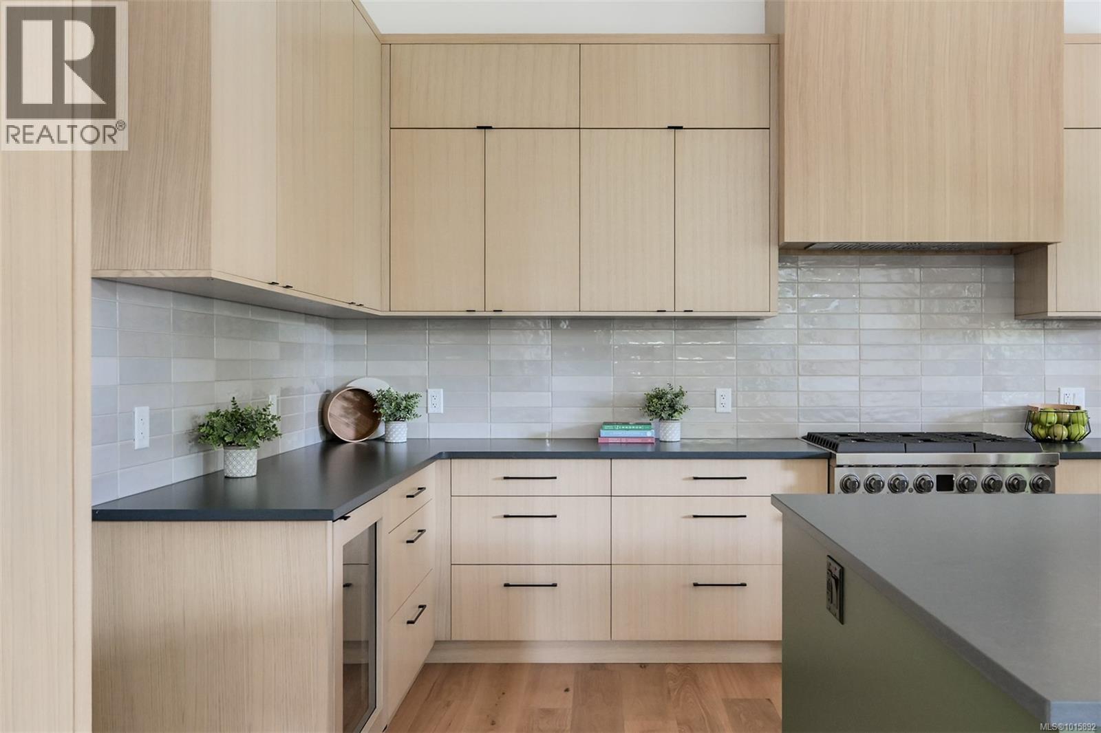  1542 Despard Avenue, Victoria