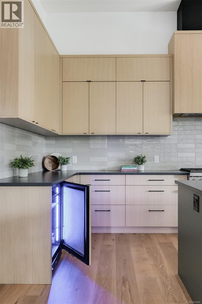  1542 Despard Avenue, Victoria