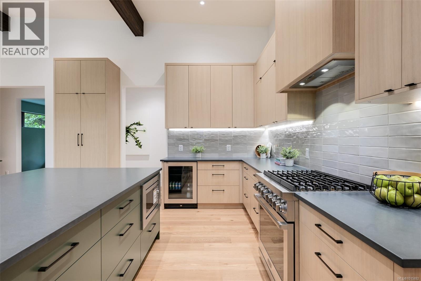  1542 Despard Avenue, Victoria