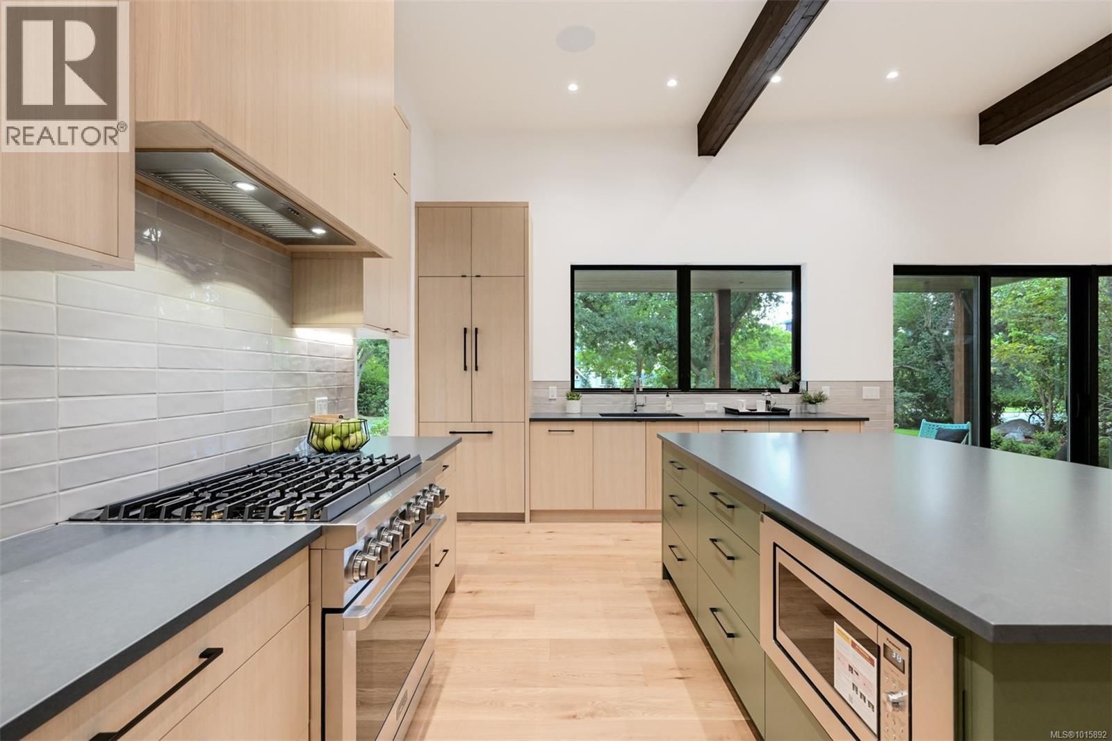  1542 Despard Avenue, Victoria