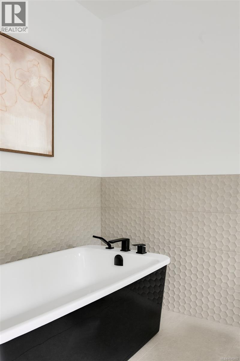  1542 Despard Avenue, Victoria