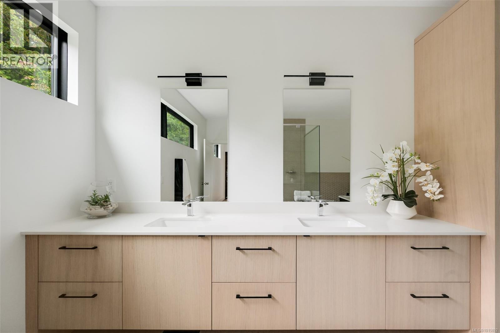  1542 Despard Avenue, Victoria