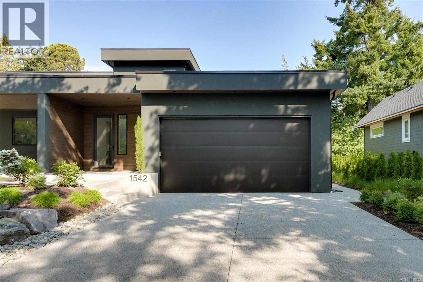  1542 Despard Avenue, Victoria