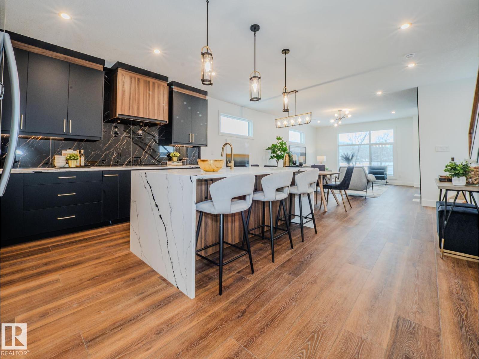 7607 98 AV NW, Edmonton