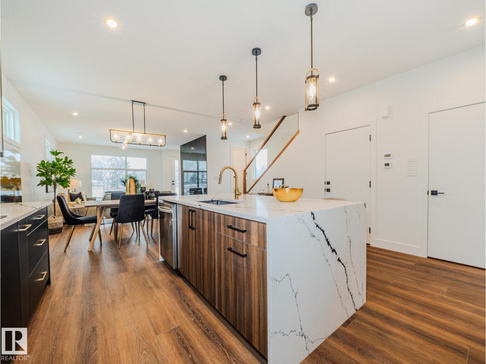 7607 98 AV NW, Edmonton