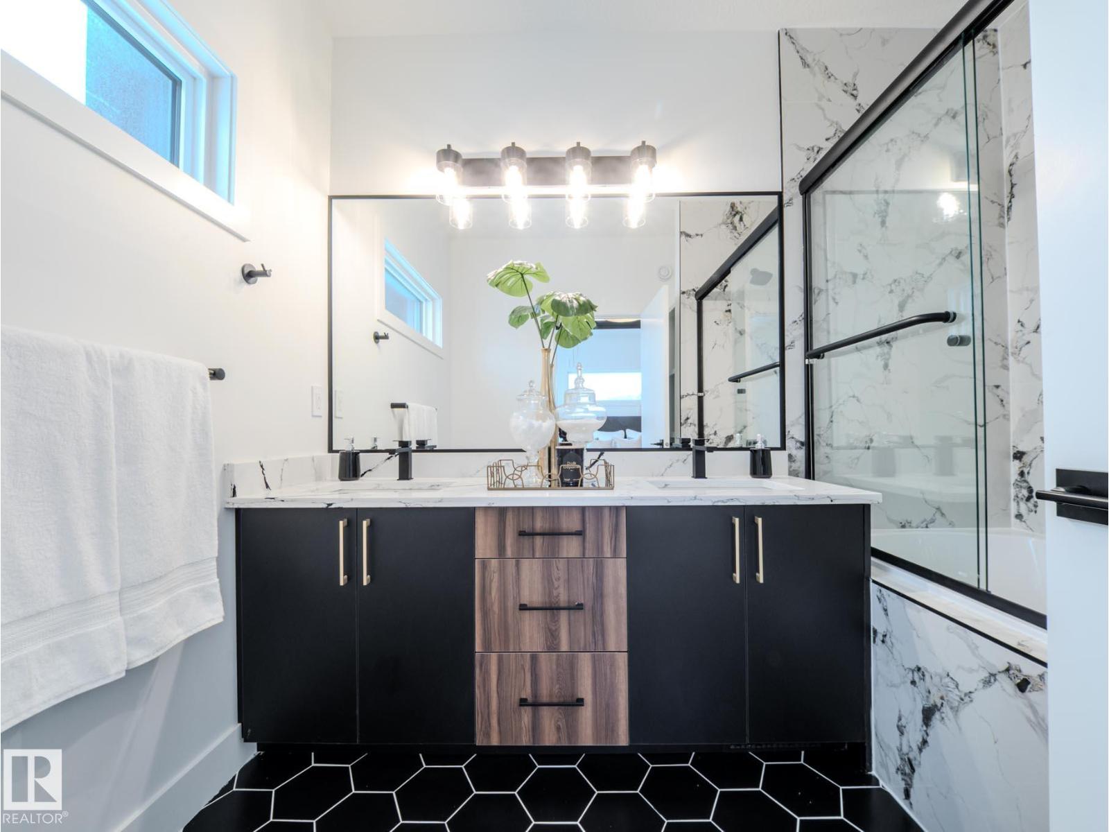 7607 98 AV NW, Edmonton