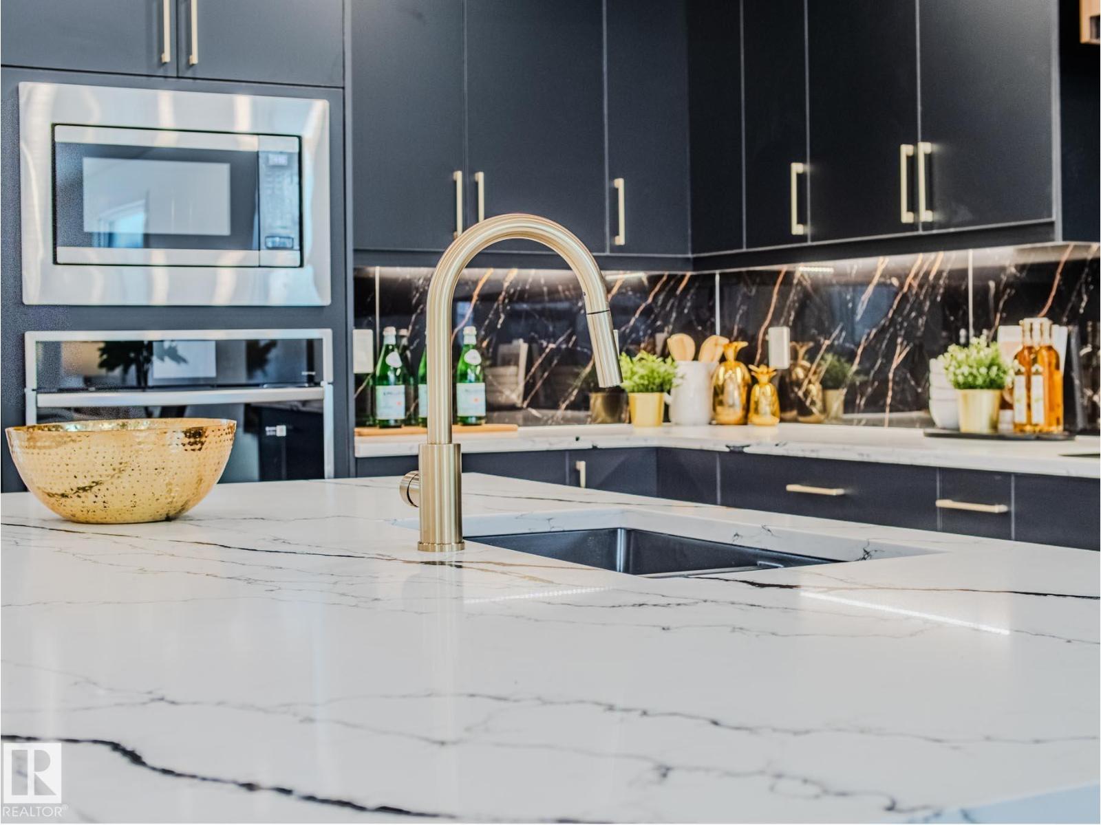 7607 98 AV NW, Edmonton