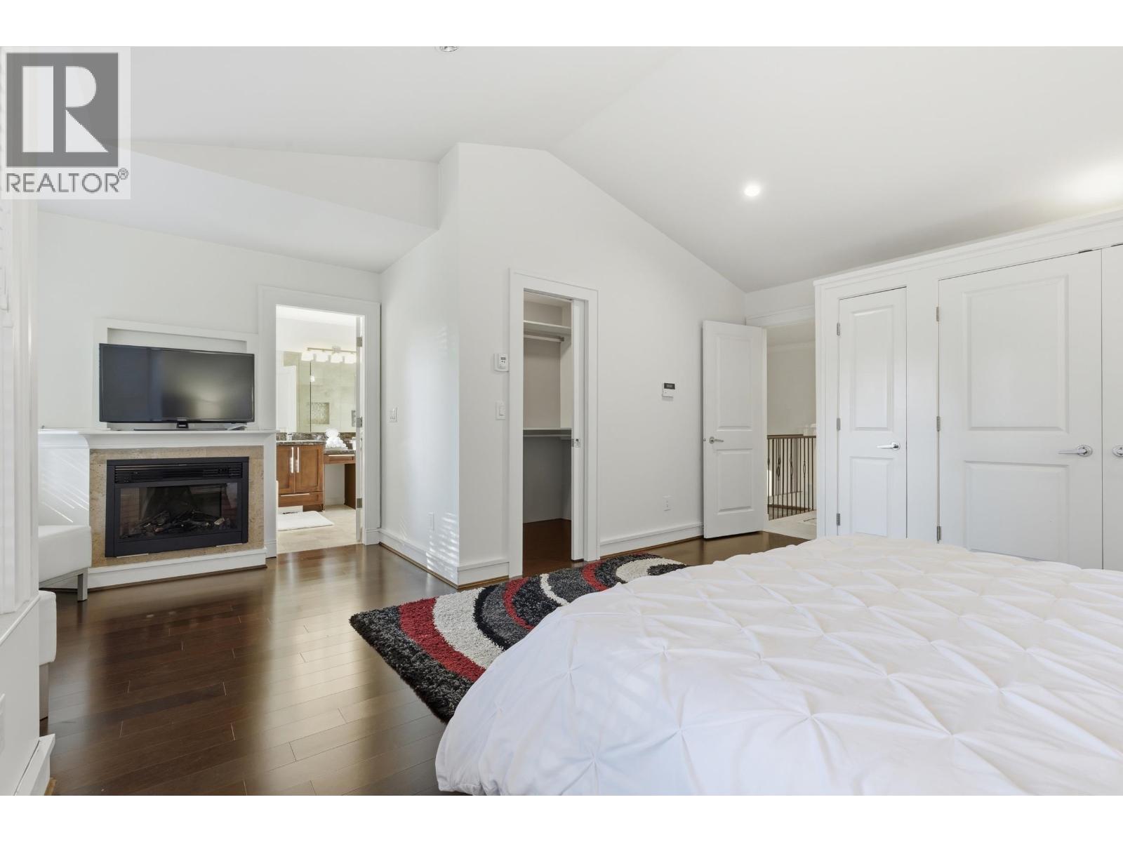 1017 CANYON BOULEVARD, North Vancouver