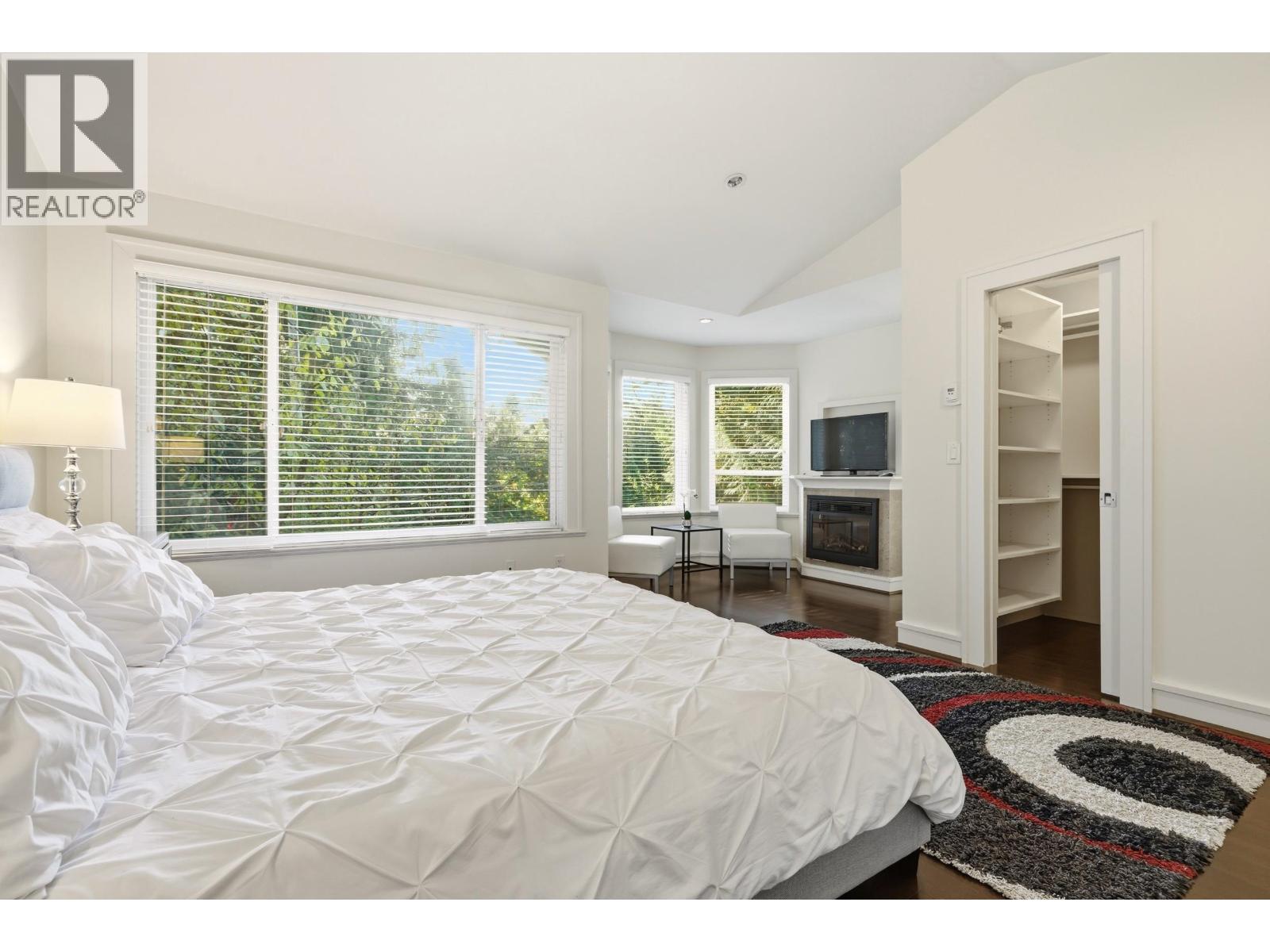 1017 CANYON BOULEVARD, North Vancouver