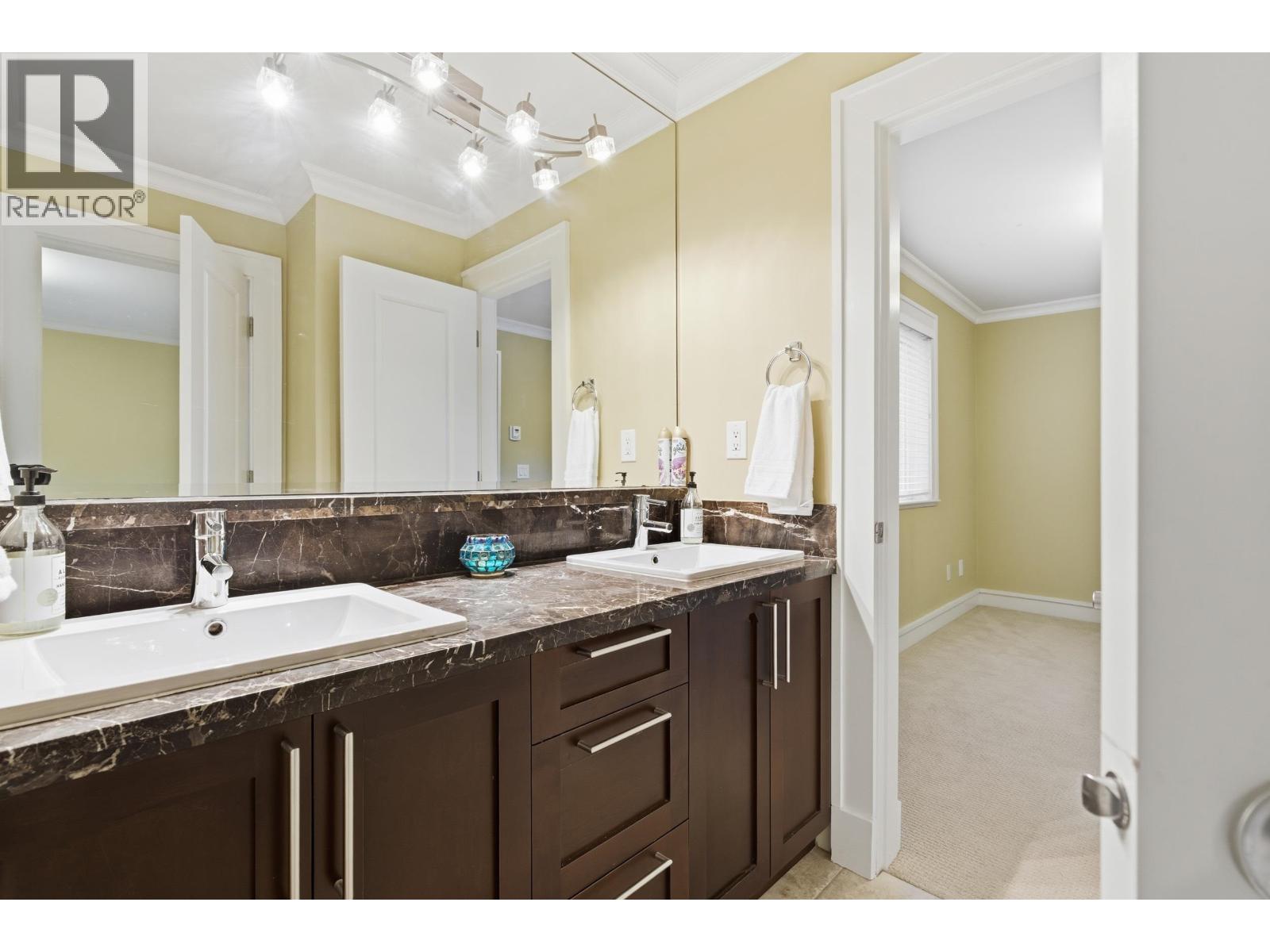 1017 CANYON BOULEVARD, North Vancouver