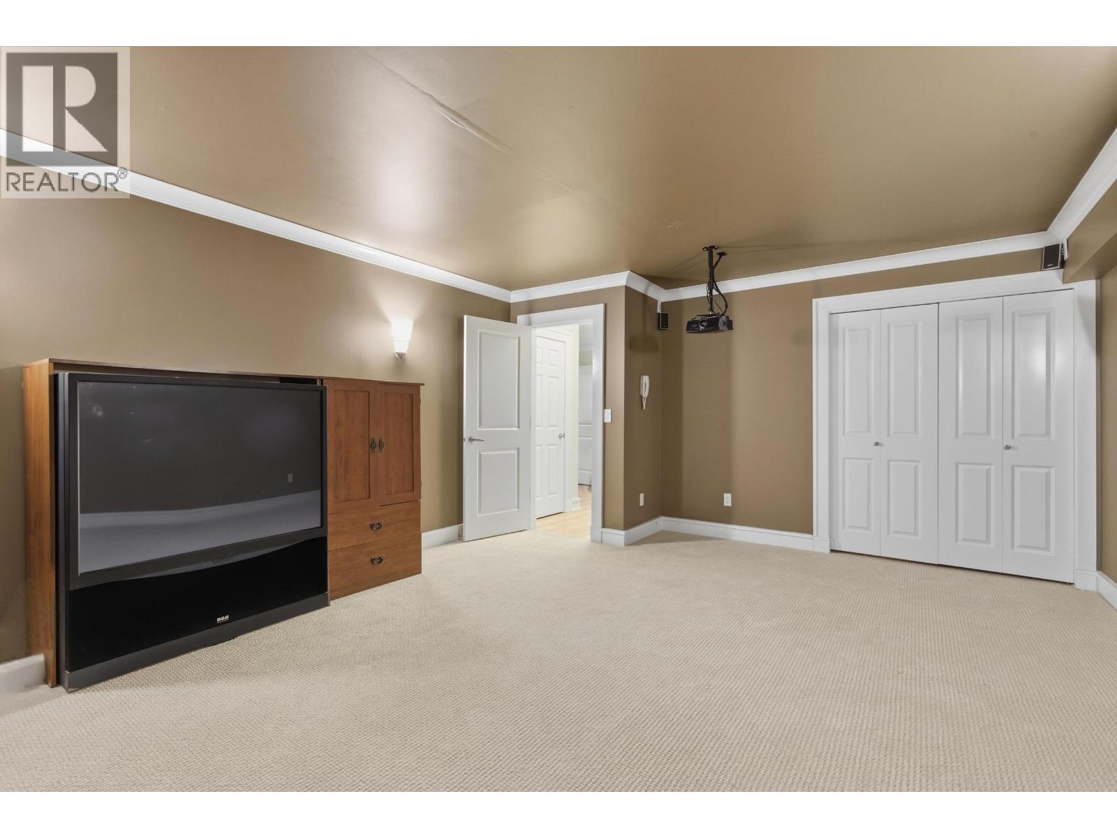 1017 CANYON BOULEVARD, North Vancouver