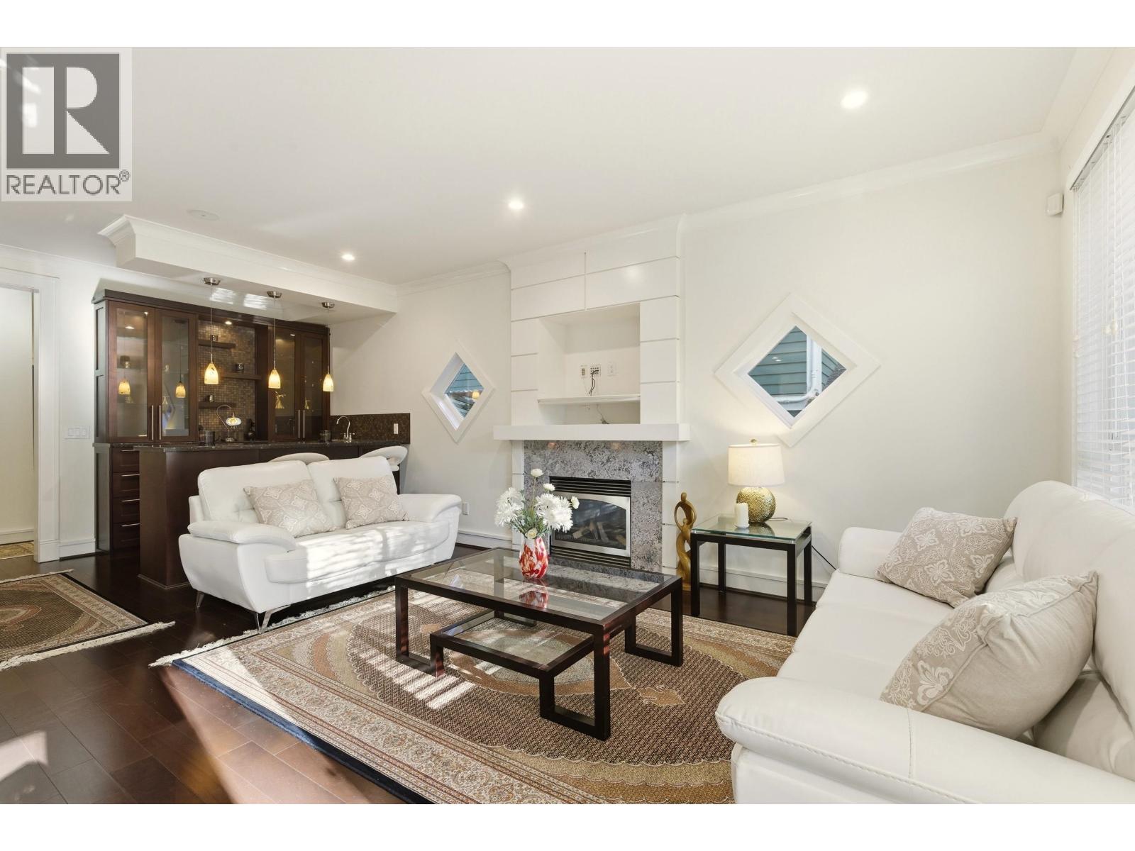 1017 CANYON BOULEVARD, North Vancouver