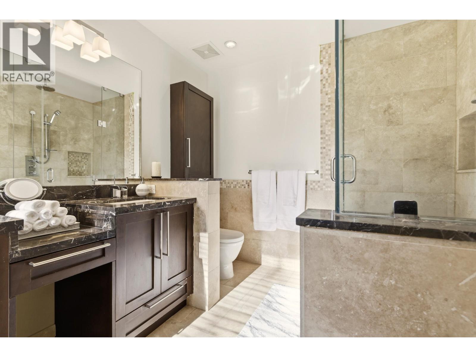 1017 CANYON BOULEVARD, North Vancouver