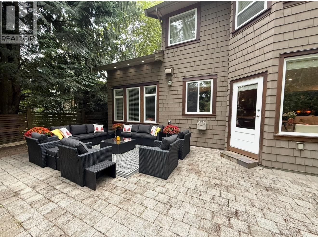 1017 CANYON BOULEVARD, North Vancouver