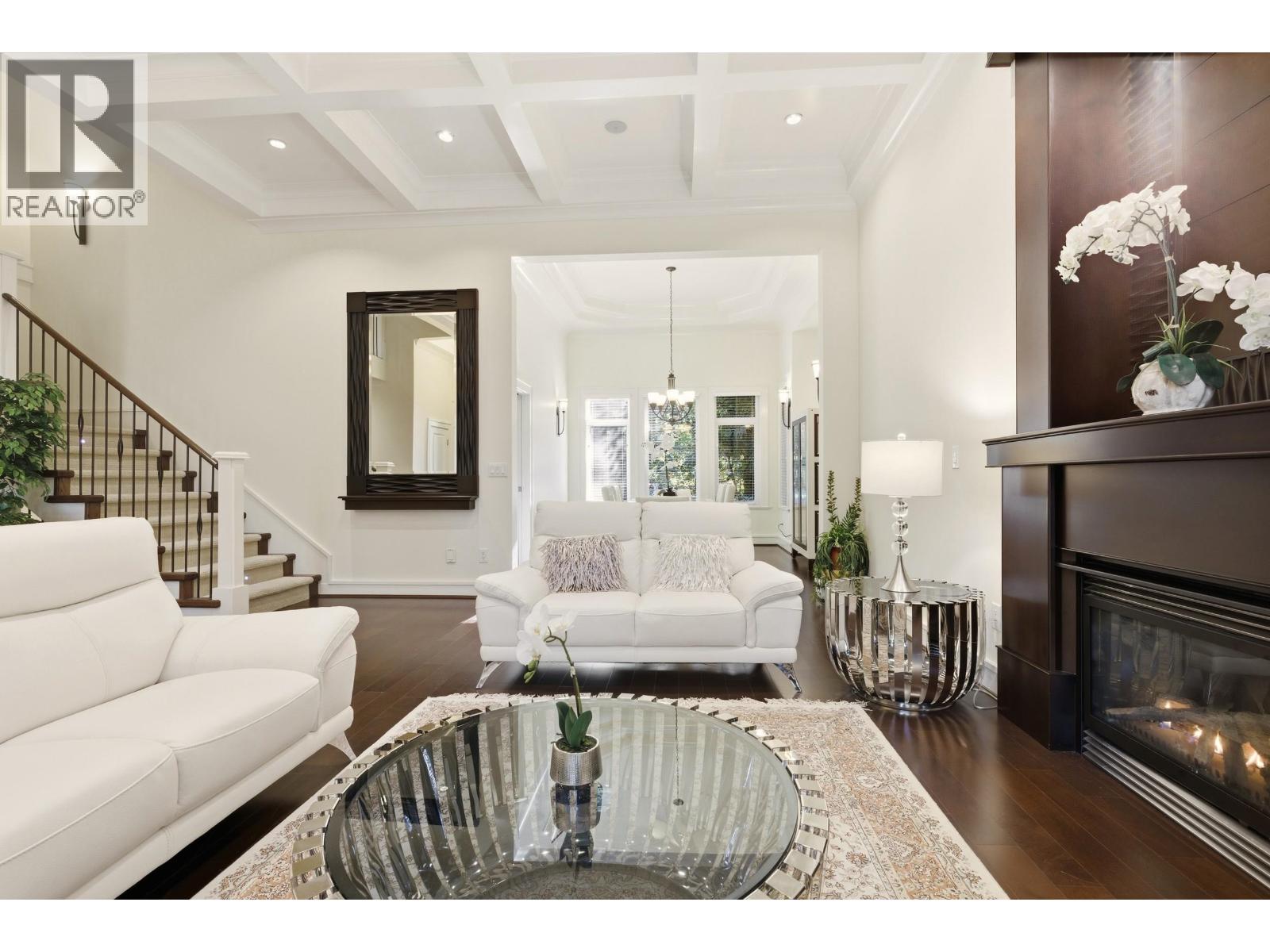 1017 CANYON BOULEVARD, North Vancouver