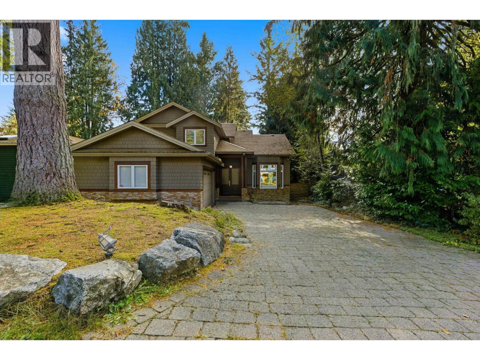 1017 CANYON BOULEVARD, North Vancouver