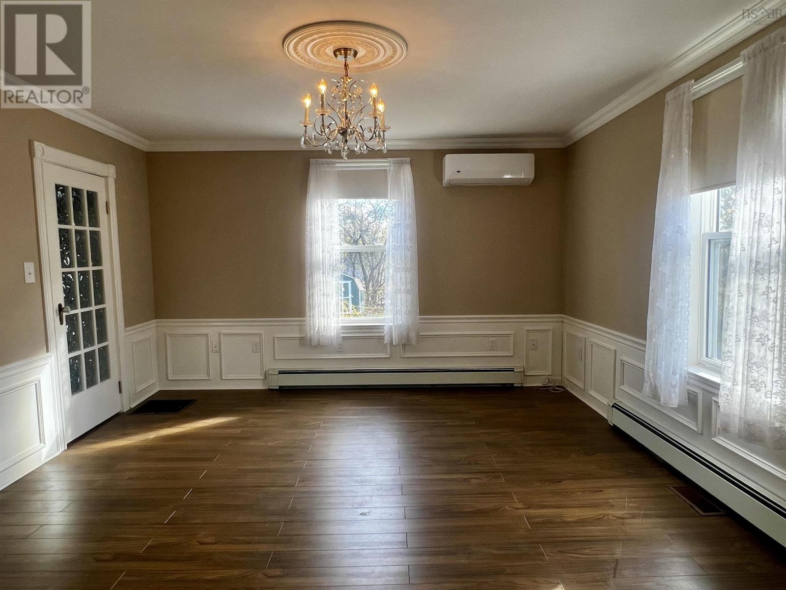 Property 21 of 43 of 1948 Dufferin Street