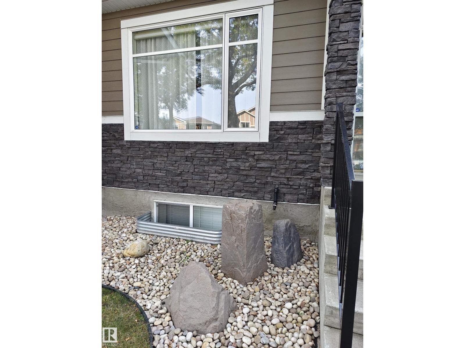 9527 75 AV NW, Edmonton