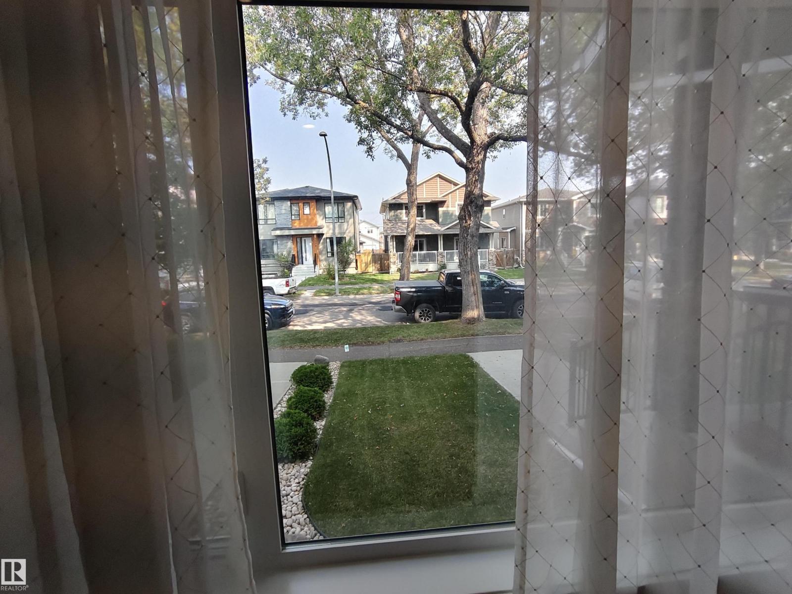 9527 75 AV NW, Edmonton