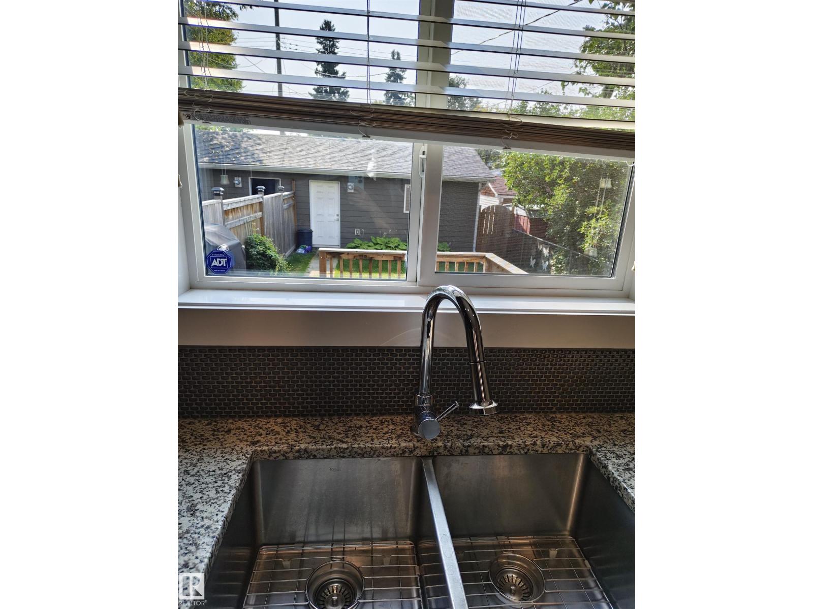 9527 75 AV NW, Edmonton